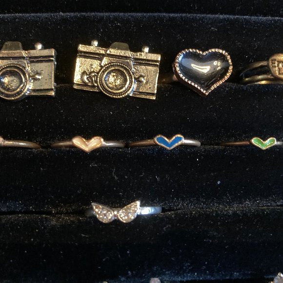 Lot of 20 Novelty Rings, Perfect for Kids Gifts, Party Favors, Classroom Prizes - Picture 4 of 4